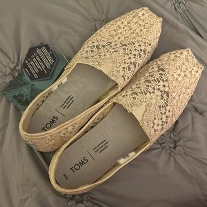 TOMS Women’s 9 Floral Lace